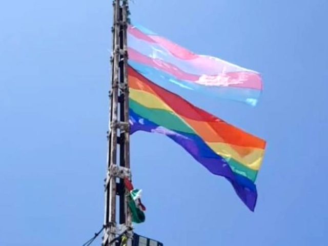 Colocan banderas LGBT en el Cerro de la Silla