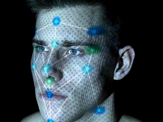 ¿Podría la inteligencia artificial descubrir si un hombre es homosexual de antemano?