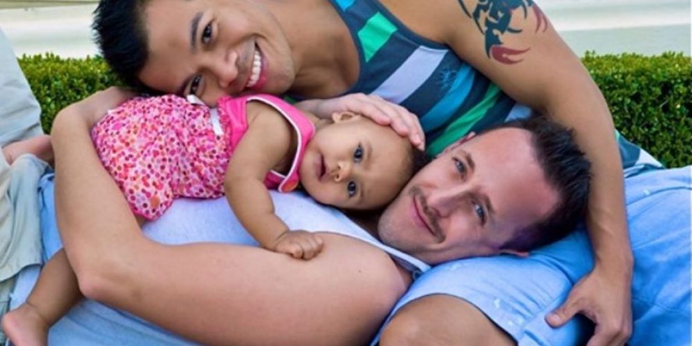 Adopción LGBT registra efectos positivos