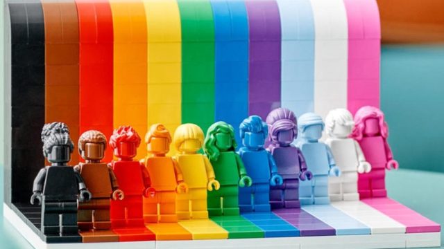 “Todos son asombrosos”: Lego lanzará el primer set LGBTQ+