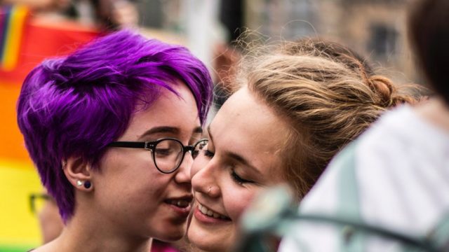 El auge de los ultraconservadores pone en jaque a la comunidad LGBT, asegura experto independiente